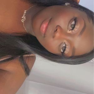 Meet your Posher, Briana